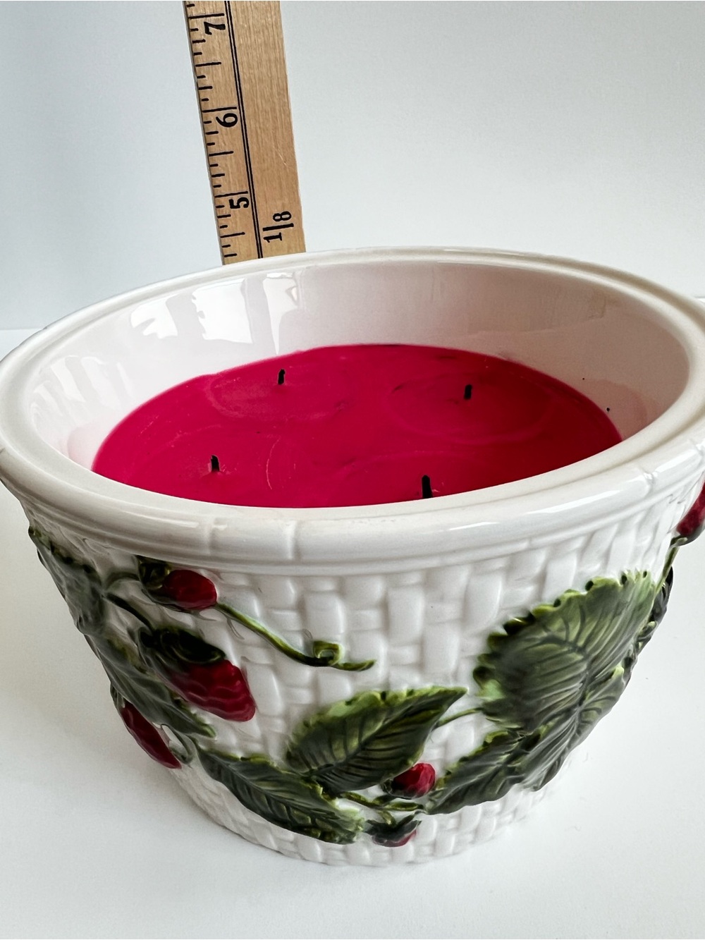 White Barn Bath And Body Works Strawberry Candle In Basket Jar Cottage Fairy - Picture 12 of 12